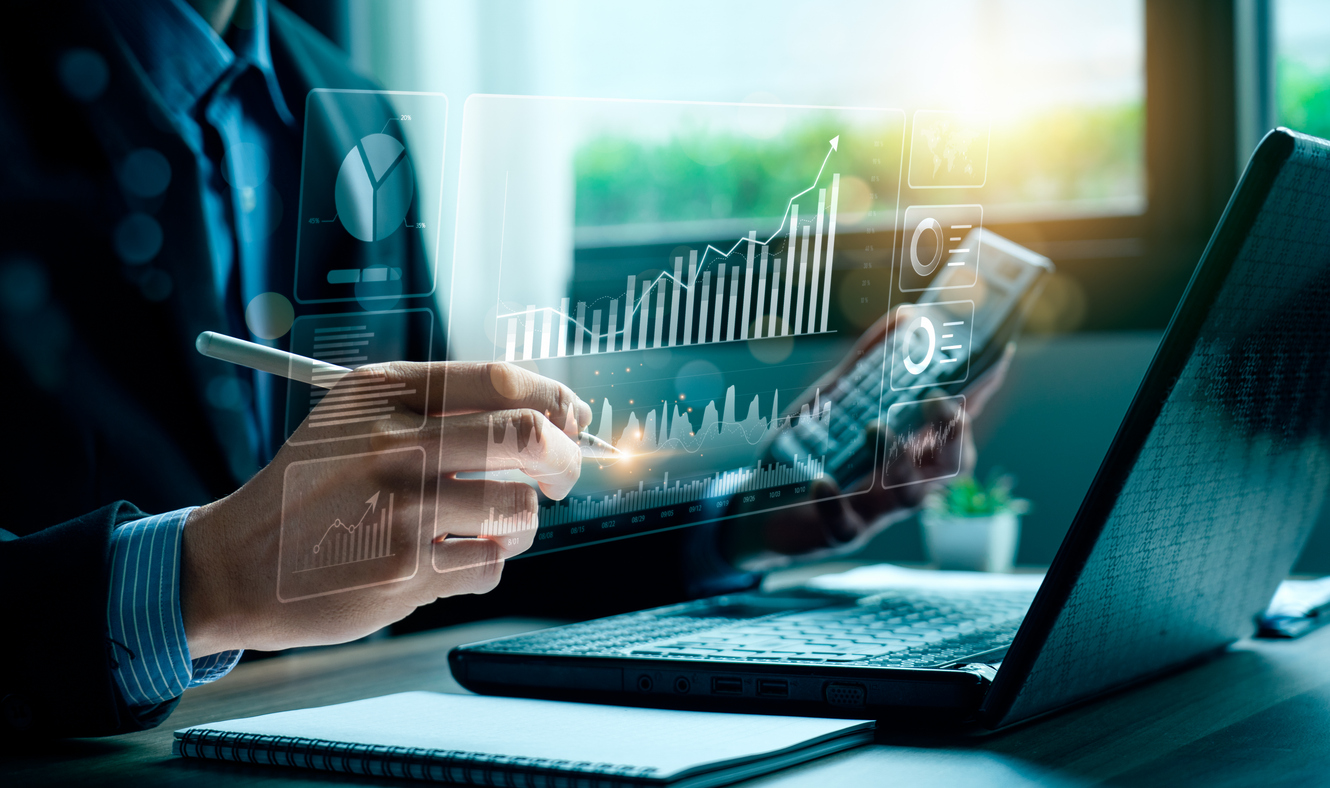 Análise de dados financeiros para BPO financeiro versus software de automação, com gráficos e gráficos de desempenho em um ambiente corporativo.