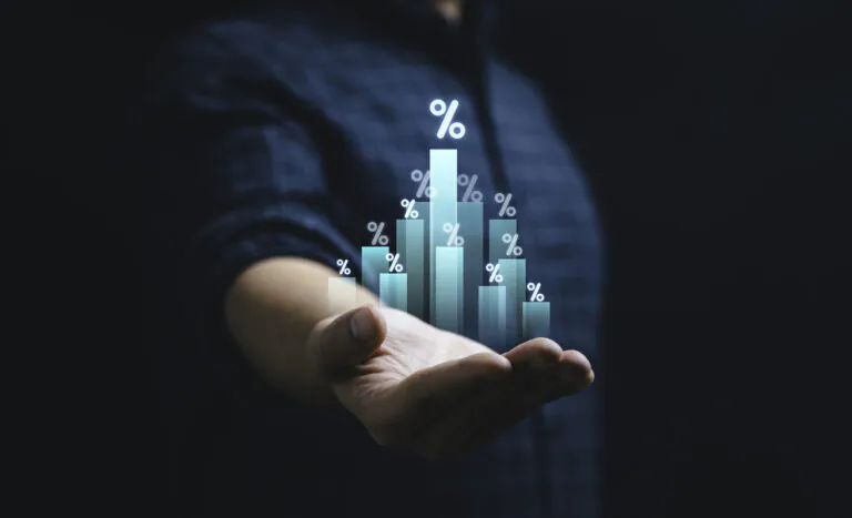 Gráfico com percentuais de contribuição projetado sobre mão humana